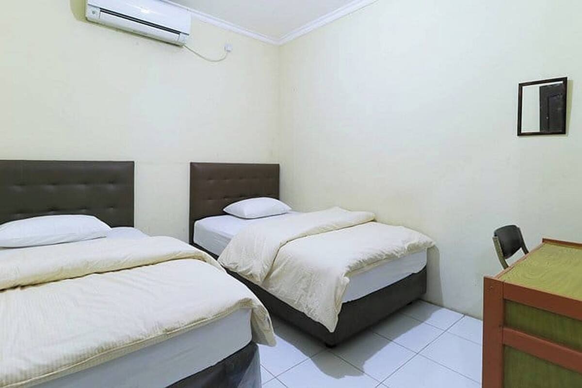 Desk, WiFi (free), bed sheets