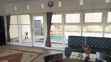 Standard Villa, 3 Bedrooms, Pool View | Private kitchen