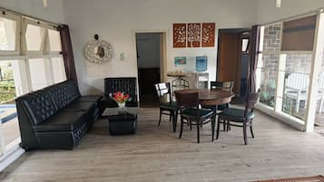 Standard Villa, 3 Bedrooms, Pool View | Living area