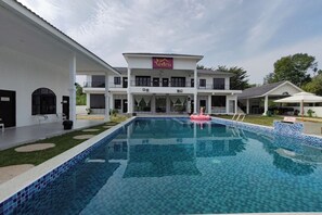 Outdoor pool - Grand Aeden Villa (Kuala Kangsar)
