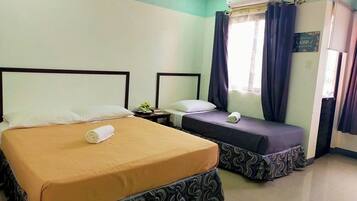 Standard trippelrum | Skrivbord, gratis wi-fi och sängkläder