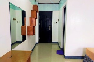 Habitación familiar | Escritorio, wifi gratis, ropa de cama