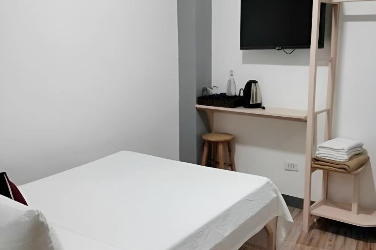 Minibar, desk, WiFi (free), bed sheets