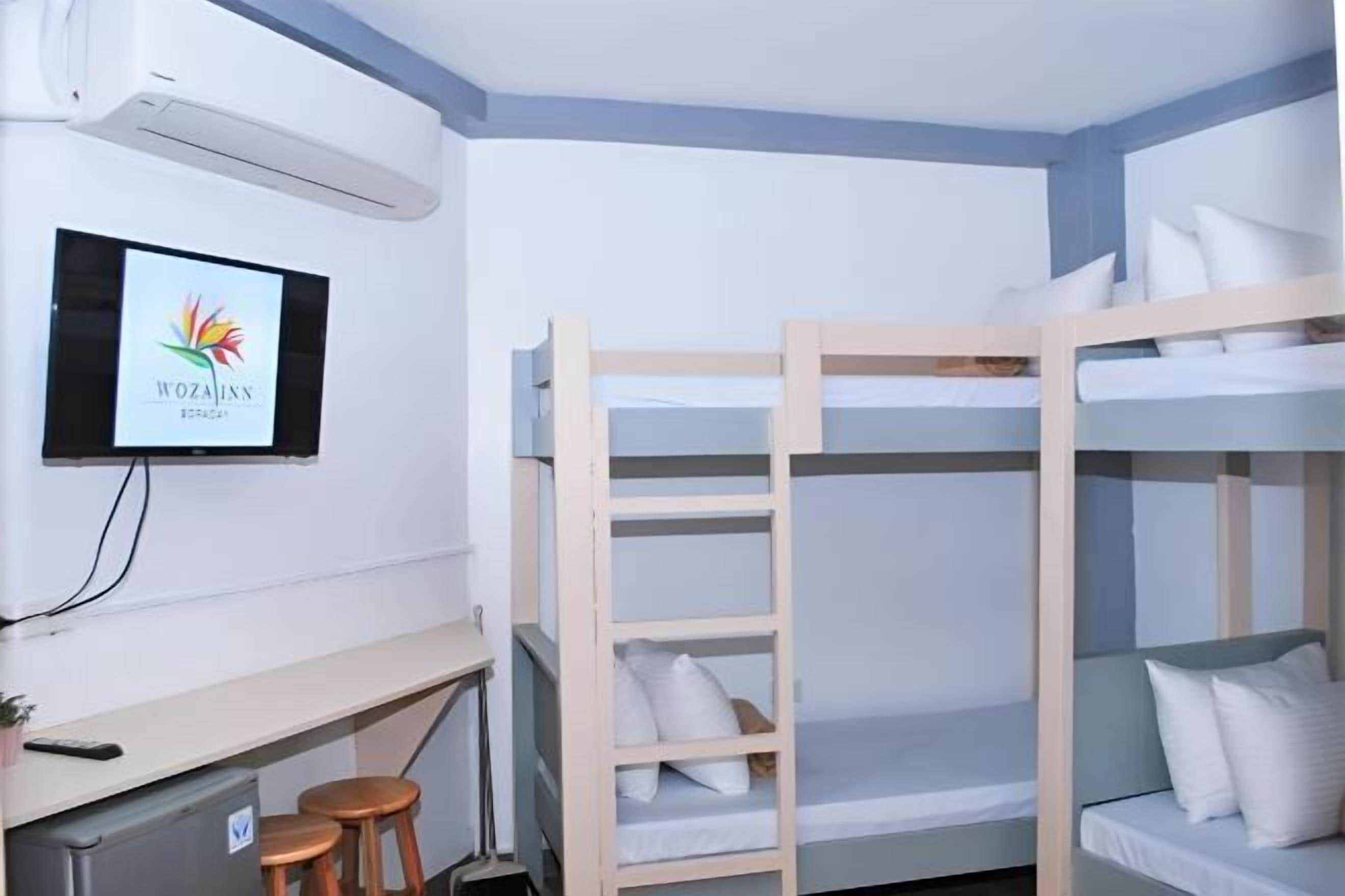 Minibar, skrivebord, wi-fi (inkludert) og sengetøy