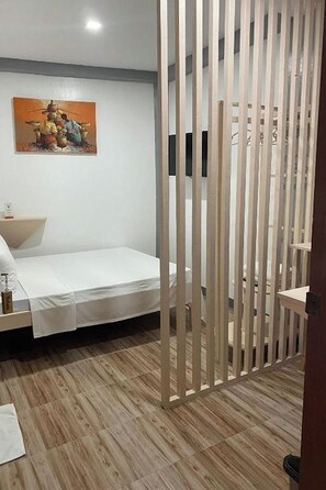 Habitación estándar | Minibar, escritorio, wifi gratis y ropa de cama