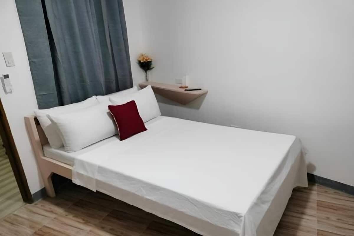 Frigobar, escrivaninha, Wi-Fi de cortesia, roupa de cama