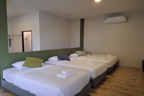 Habitación familiar | Escritorio, wifi gratis, ropa de cama