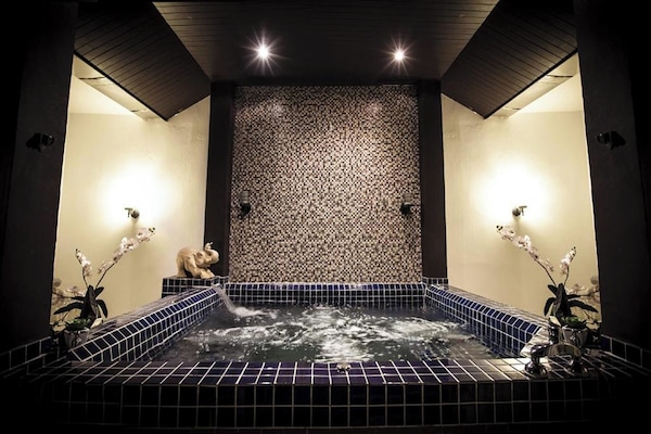 Grand Double or Twin Room | Bathroom | Free toiletries, hair dryer, towels