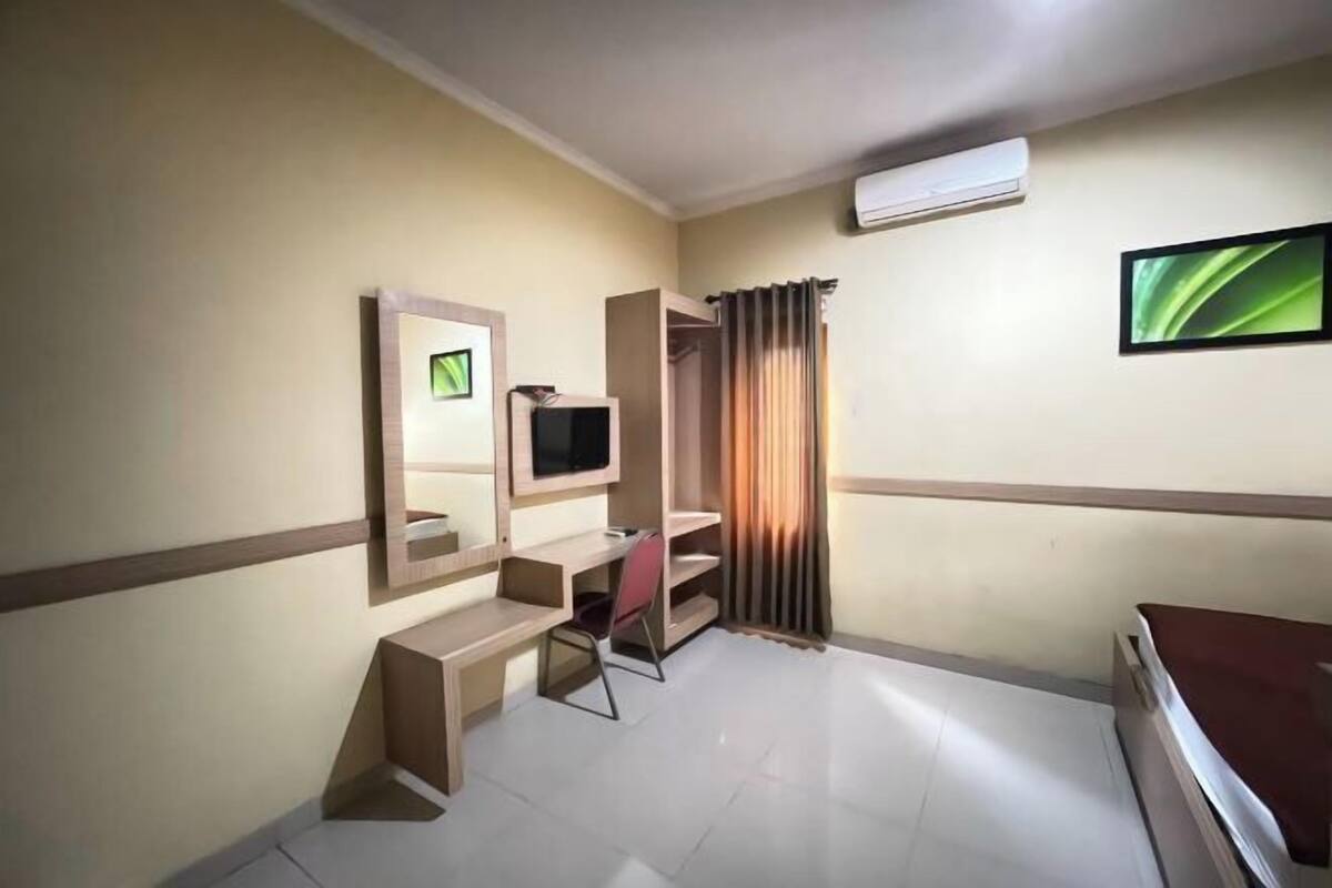 1 bedroom, desk, free WiFi, bed sheets