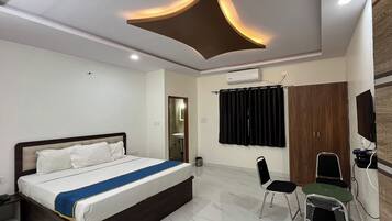 Deluxe Room | Desk, free WiFi, bed sheets