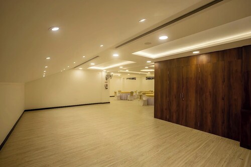 Hotel Royal Garuda Palace