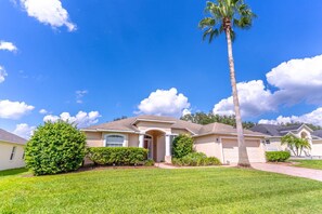 Exterior - Newly listed single story private pool home in Tuscan Ridge (Davenport)