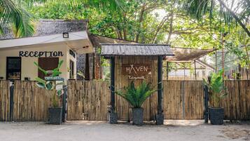 Quầy tiếp tân