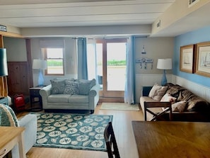 Fernseher, DVD-Player, Stereoanlage