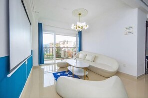 Living area - Shenzhen Shanhai Homestay (Jiaochangwei Dapeng Ancient City Branch) (Shenzhen)