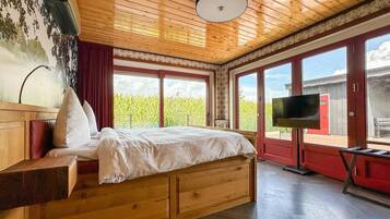 5 bedrooms, travel cot, free WiFi, bed sheets