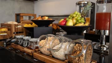 Daily continental breakfast (BRL 30 per person)