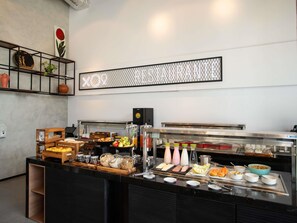 A buffet setup with various food items and condiments. - Ibis Serra Talhada (Serra Talhada)