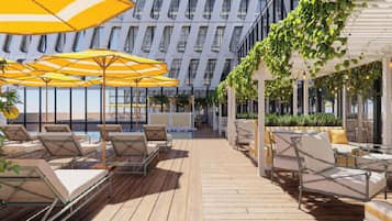 4 bars, bar en milieu de piscine