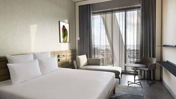 Executive Room, 1 King Bed (Superior. Access to executive lounge) | Egyptian cotton sheets, premium bedding, minibar, soundproofing