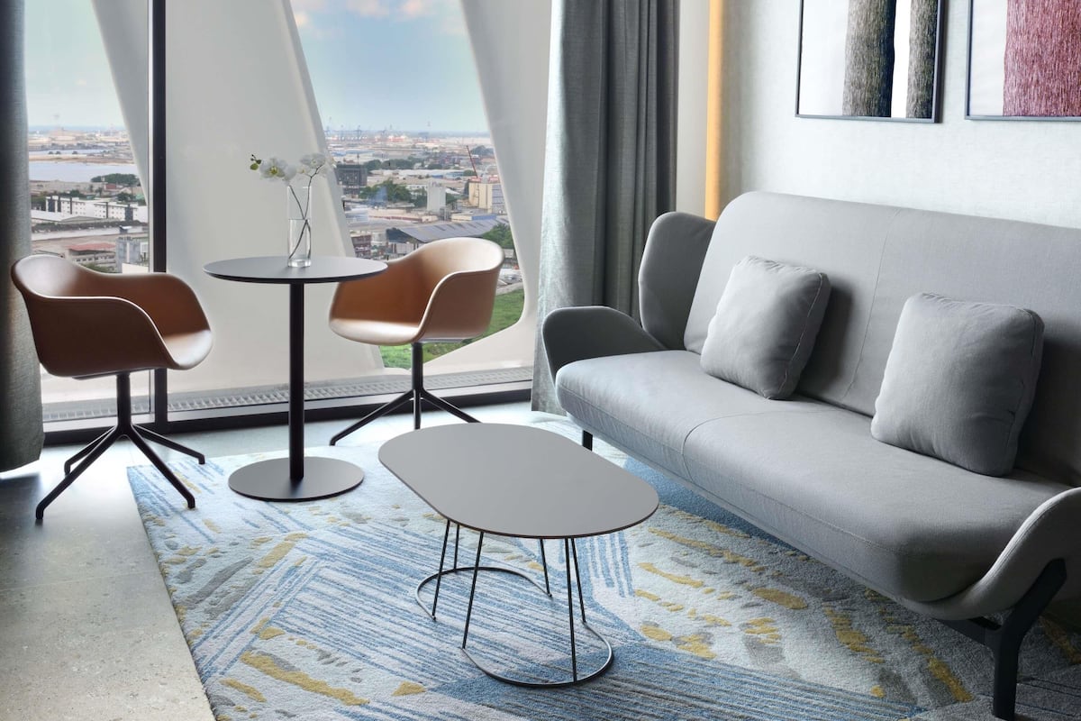 Business-suite - 1 kingsize-seng (Access to the executive lounge) | Egyptiske bomuldslagner, premium-sengetøj, minibar, lydisolering
