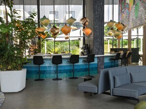 4 bares o lounges, bar en la alberca 