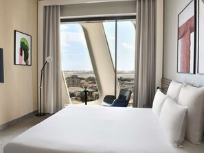 ห้องบิสซิเนสสวีท, เตียงคิงไซส์ 1 เตียง (Access to the executive lounge) | ผ้าปูที่นอนฝ้ายอียิปต์, เครื่องนอนระดับพรีเมียม, มินิบาร์, ห้องเก็บเสียง