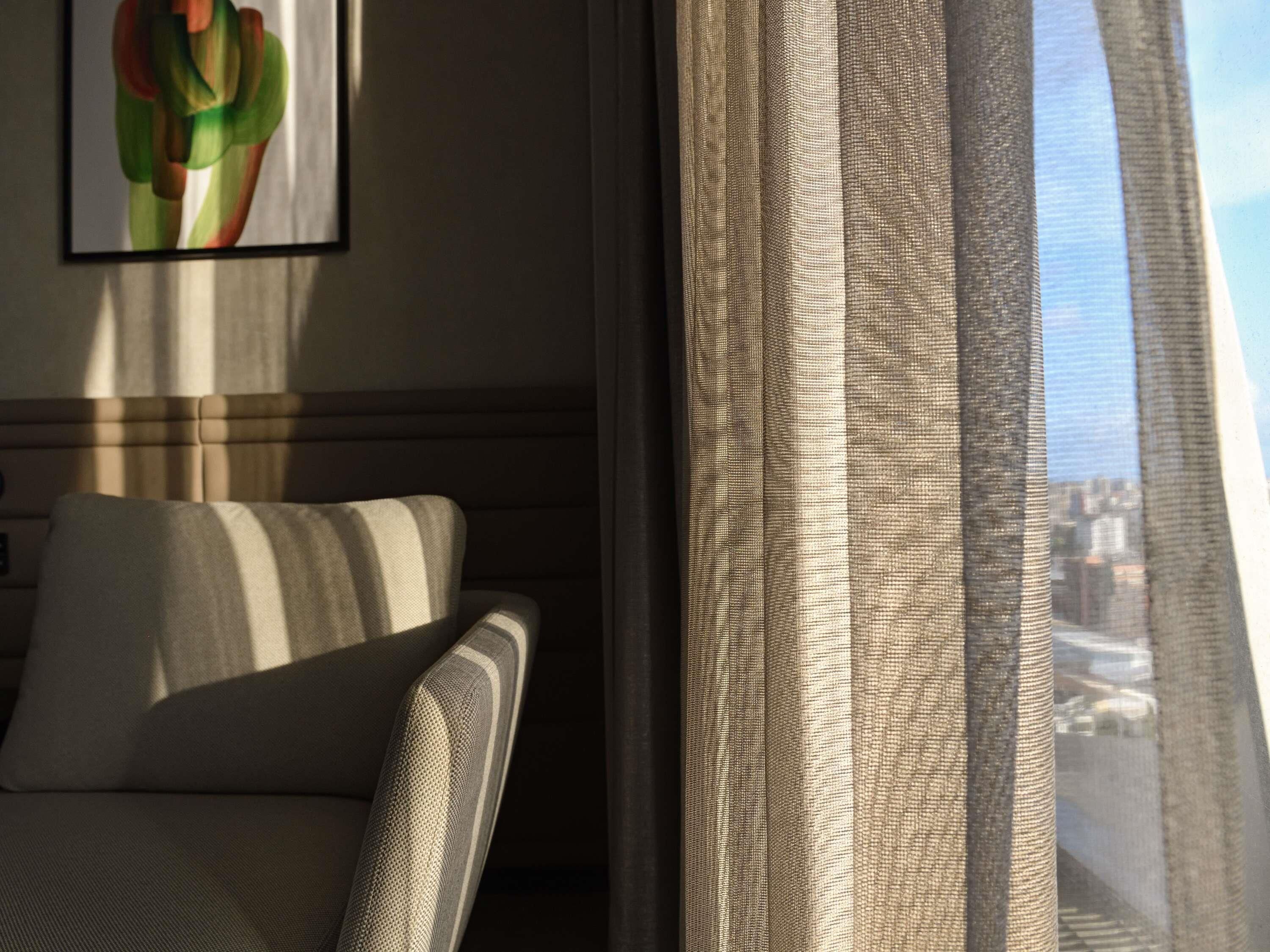 Executive Room, 1 King Bed (Superior. Access to executive lounge) | Egyptian cotton sheets, premium bedding, minibar, soundproofing