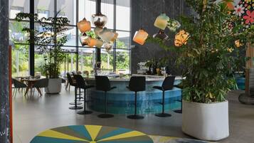 4 bars/lounges, swim-up bar