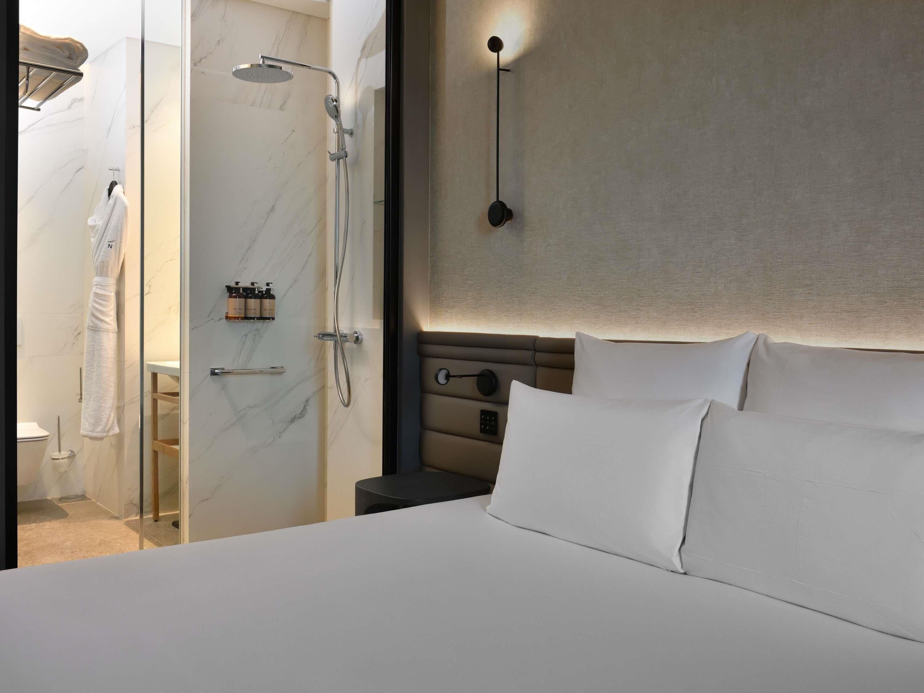 Sábanas de algodón egipcio, ropa de cama de alta calidad y minibar 