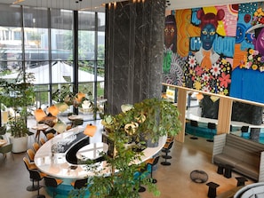 4 bars, bar en milieu de piscine