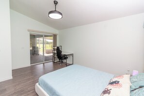 2 dormitorios, escritorio, tabla de planchar con plancha y wifi