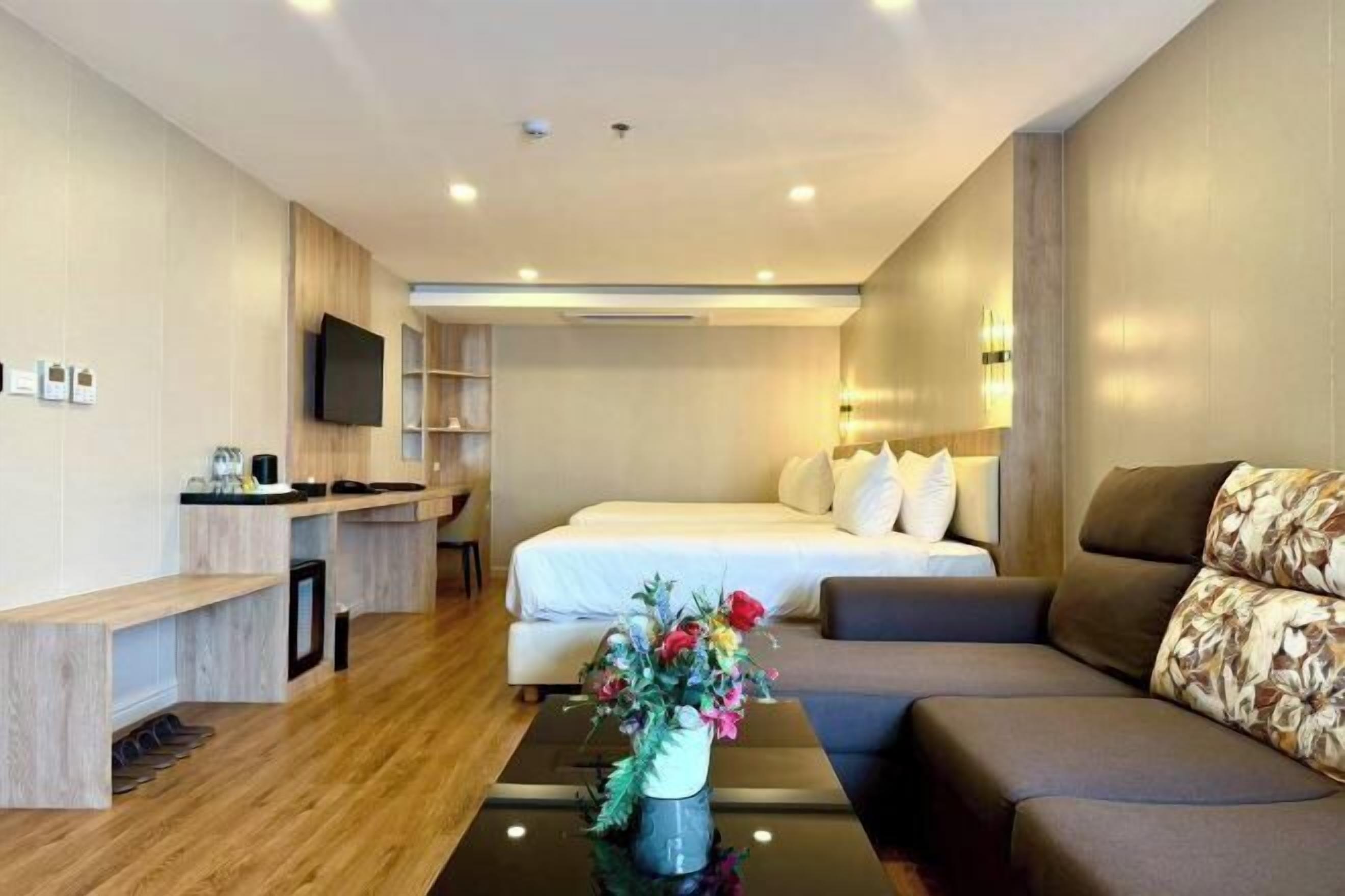 Soundproofing, free WiFi