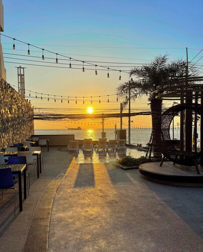 Golden Jomtien Beach Hotel