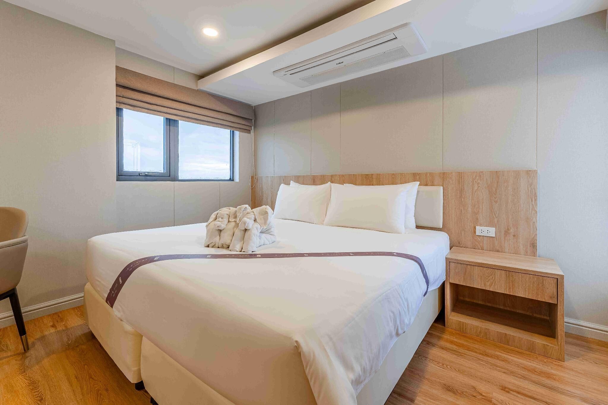 Soundproofing, free WiFi