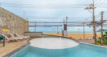 Golden Jomtien Beach Hotel