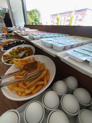 Breakfast buffet - Erom Otel (Trabzon)
