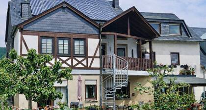 Family-friendly "Weingarten" vacation apartment with large terrace on the Moselle