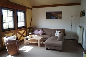 TV - Family-friendly "Weingarten" vacation apartment with large terrace on the Moselle (Piesport)