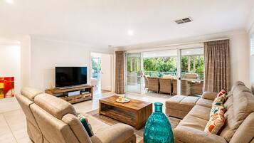 House, Multiple Beds, Non Smoking, Partial Ocean View | Living area | Flat-screen TV