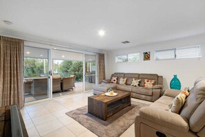 House, Multiple Beds, Non Smoking, Partial Ocean View | Living area | Flat-screen TV