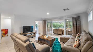 House, Multiple Beds, Non Smoking, Partial Ocean View | Living area | Flat-screen TV