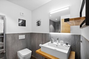 Bathroom - Luxury Apartment, 2 Bedrooms Rahas B Grimentz - By Mrs Miggins (Grimentz)