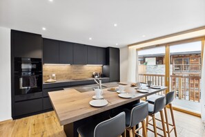 Fridge, microwave, oven, stovetop - Luxury Apartment, 2 Bedrooms Rahas B Grimentz - By Mrs Miggins (Grimentz)