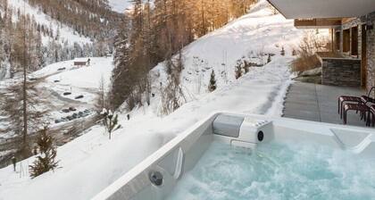 Luxury Duplex, 4 Bedroom with Jacuzzi Rahas B Grimentz - By Mrs Miggins