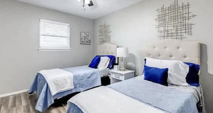 Charming 2BR Apartment in Central Lawton Near Fort Sill