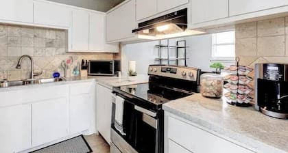 Charming 2BR in Central Lawton - Near Fort Sill!