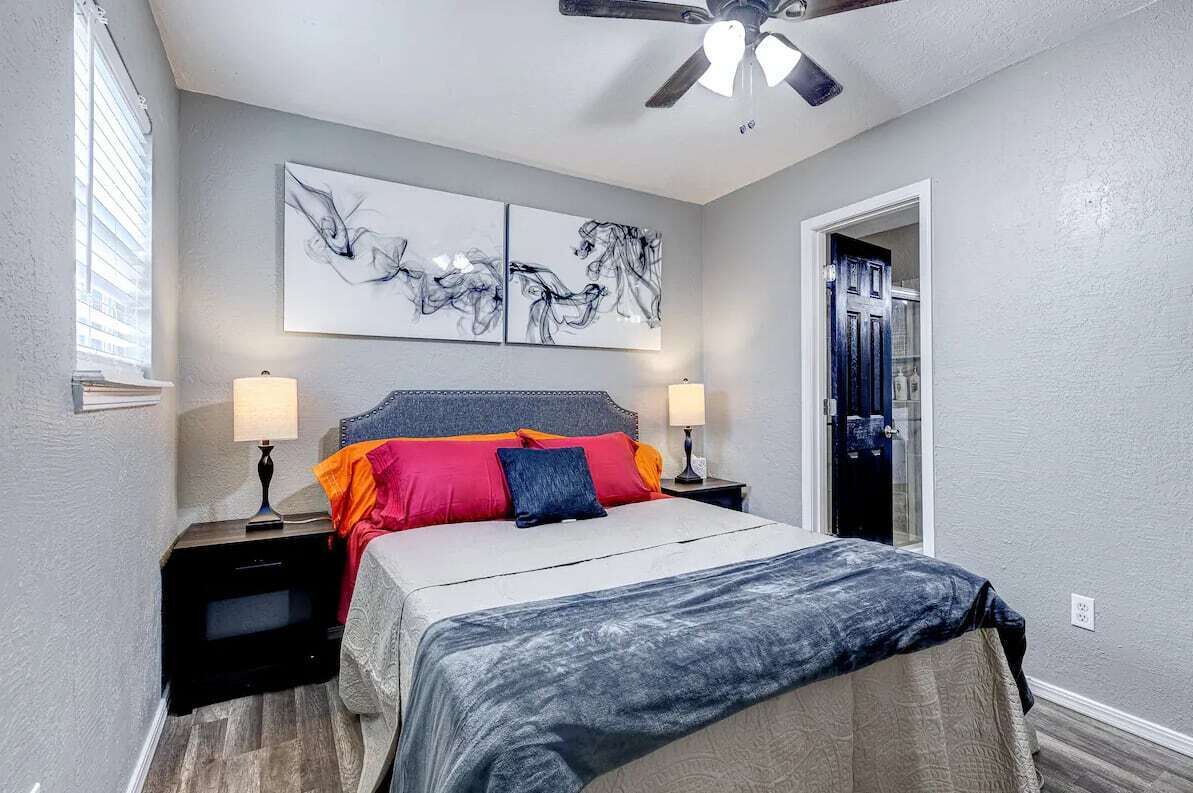 2 bedrooms, iron/ironing board, WiFi, bed sheets