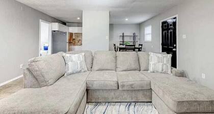 Charming 2BR in Central Lawton - Near Fort Sill!