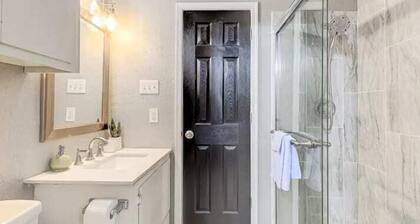 Charming 2BR in Central Lawton - Near Fort Sill!